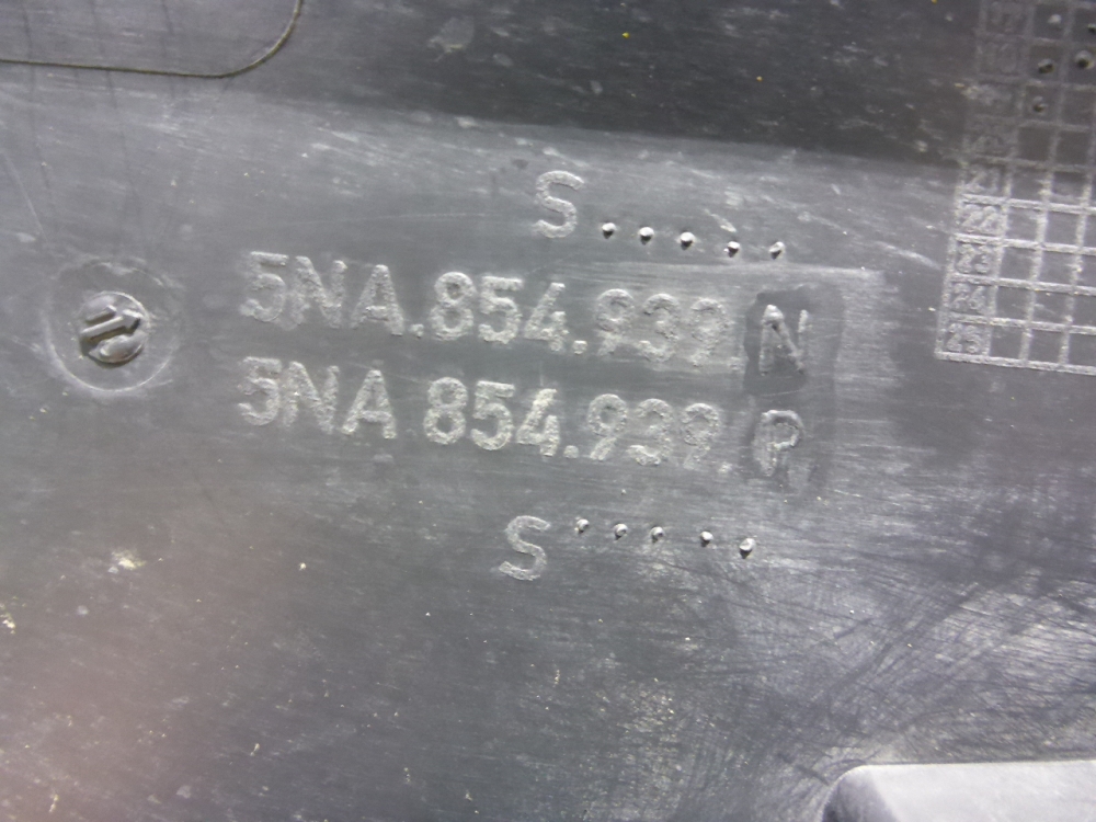 Накладка двери передней левой