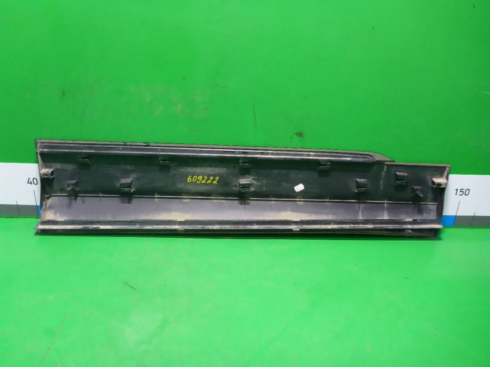 Накладка двери передней левой