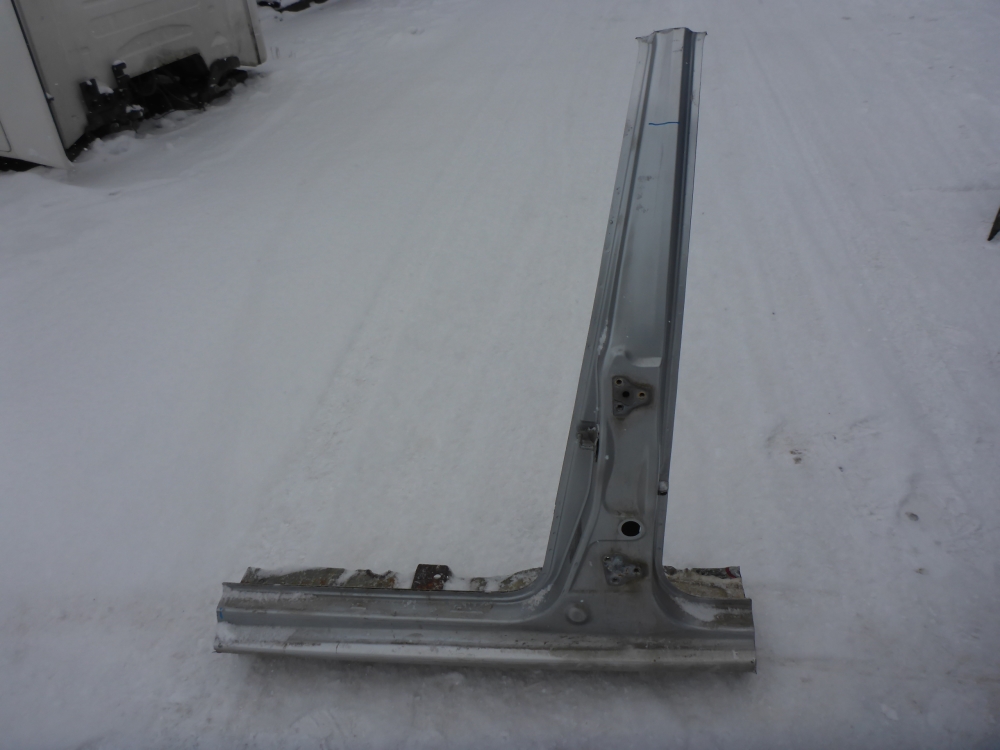 Порог со стойкой левый