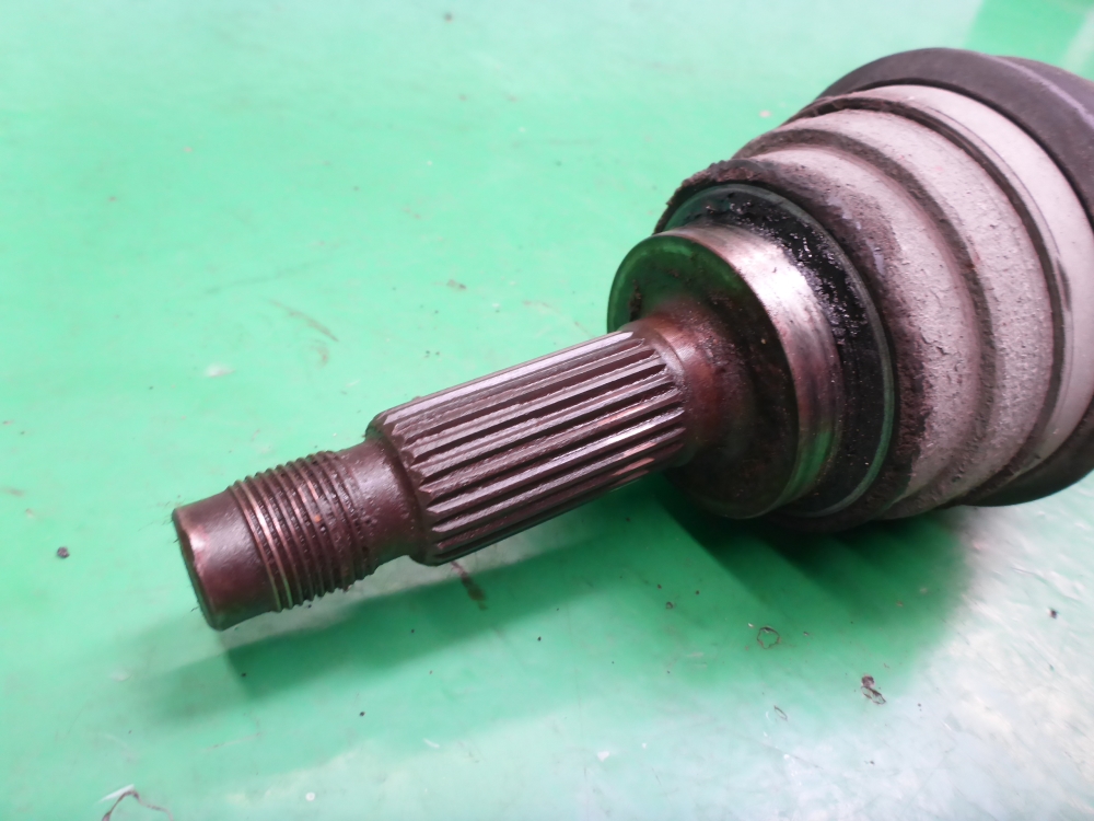 Полуось передняя левая