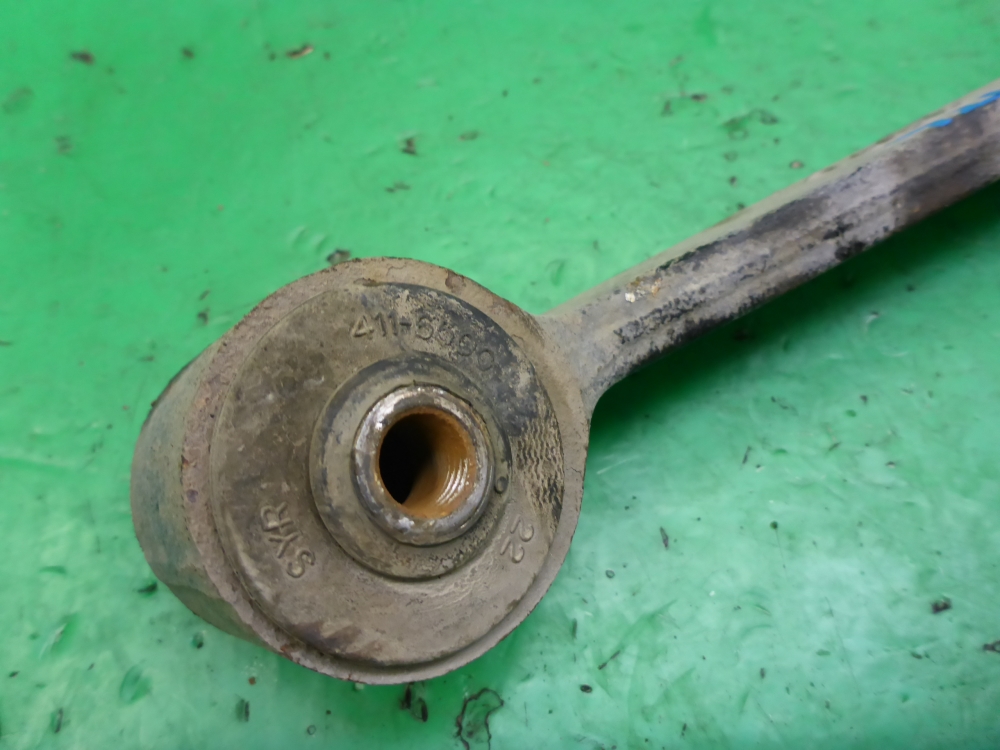 Рычаг передний левый