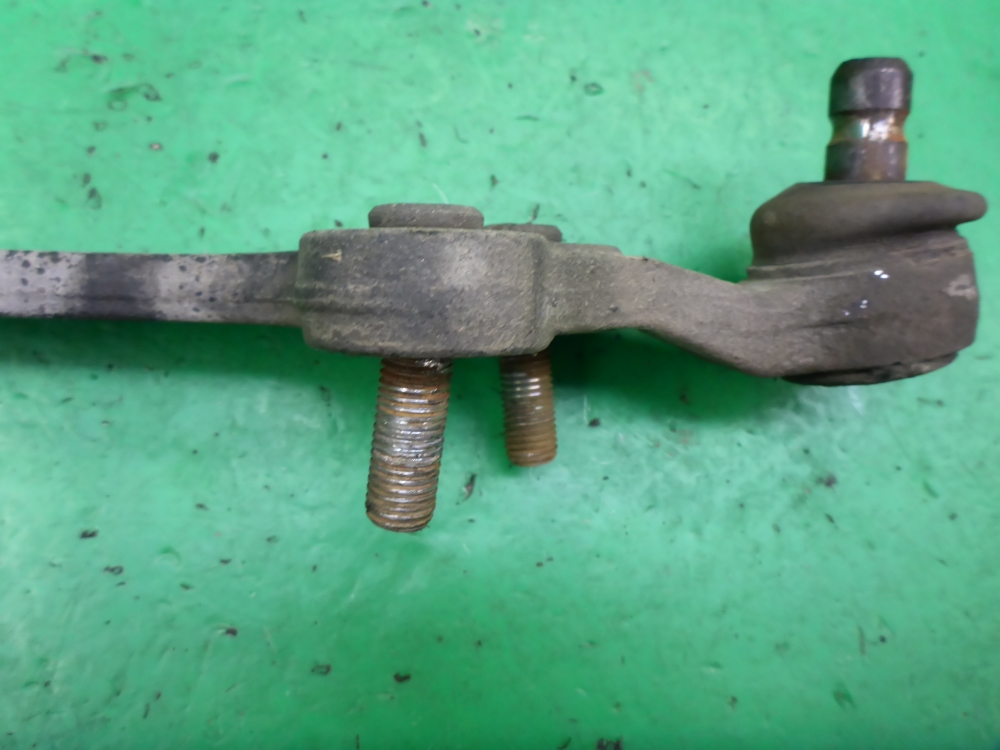 Рычаг передний левый