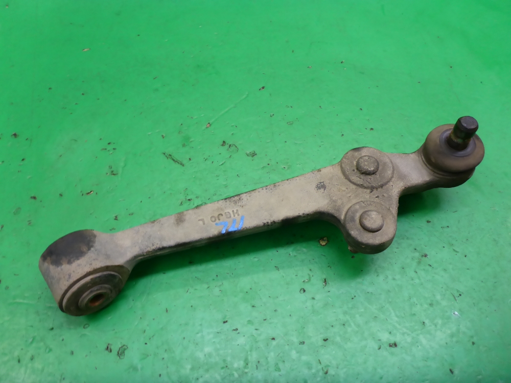 Рычаг передний левый