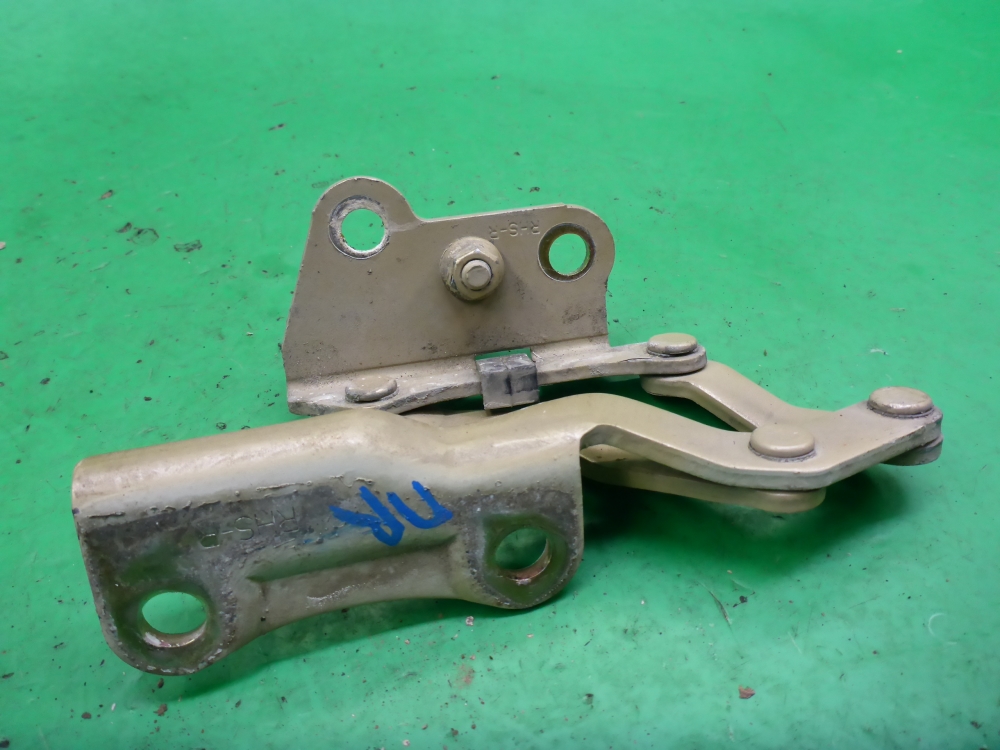 Петля капота правая