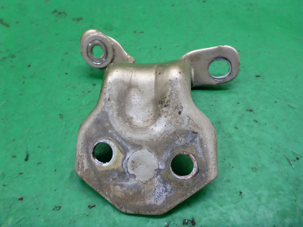 Петля двери передней правой верхняя