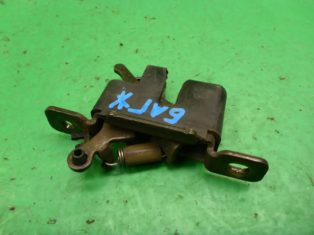 Замок багажника