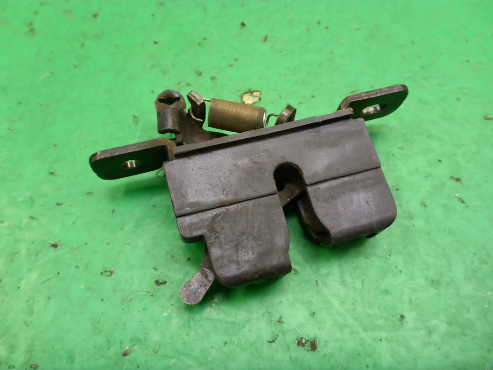 Замок багажника