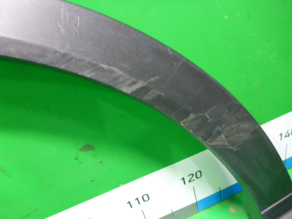 Накладка переднего крыла левого