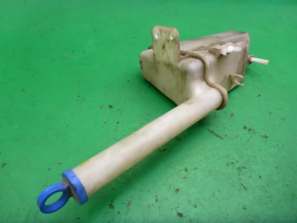 Бачок омывателя лобового стекла