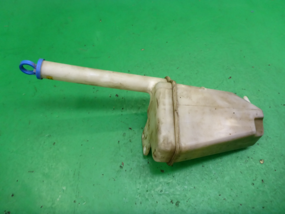 Бачок омывателя лобового стекла