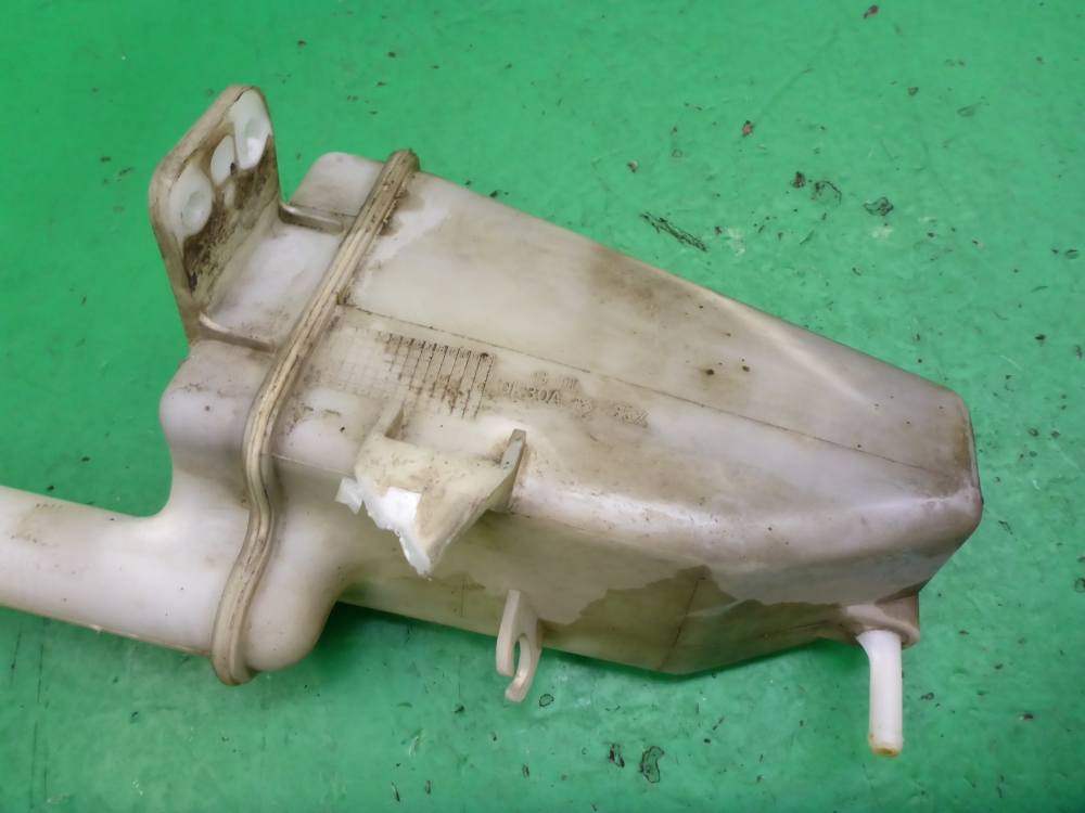 Бачок омывателя лобового стекла