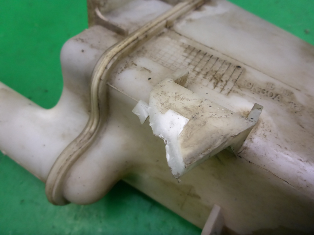 Бачок омывателя лобового стекла