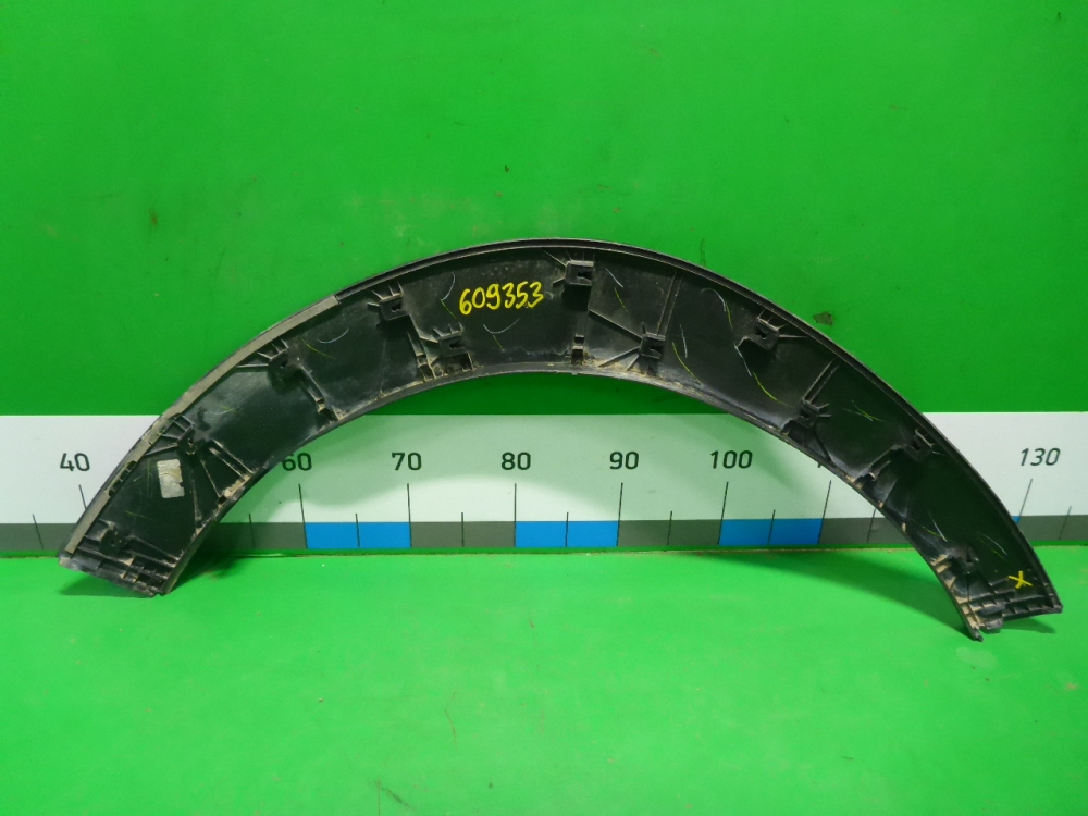 Накладка переднего крыла левого