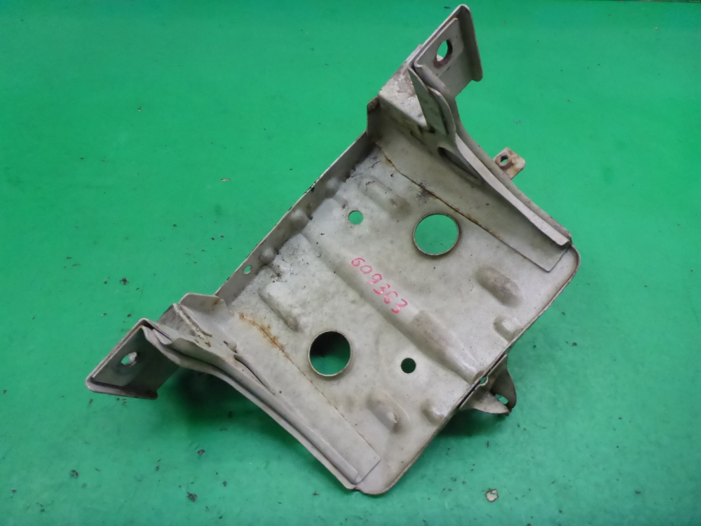 Площадка под аккумулятор (АКБ)