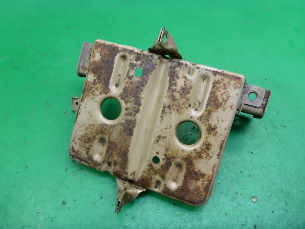 Площадка под аккумулятор (АКБ)