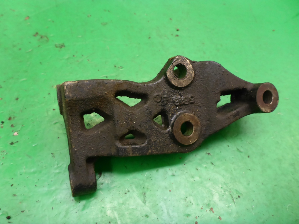 Кронштейн двигателя