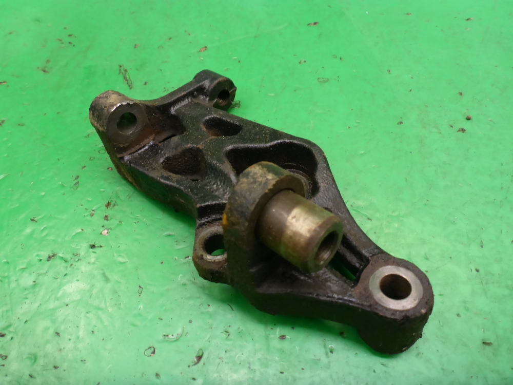 Кронштейн двигателя