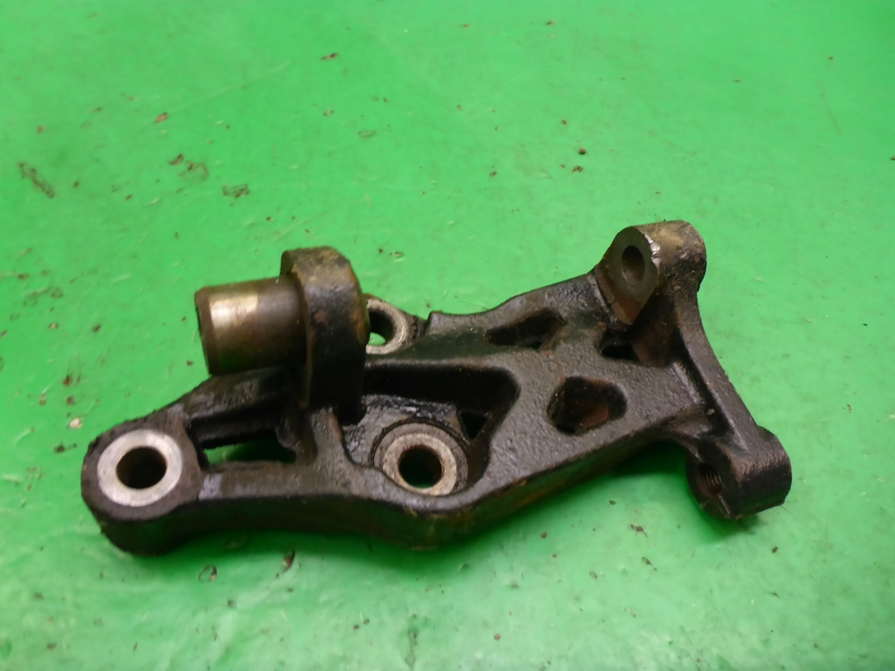 Кронштейн двигателя