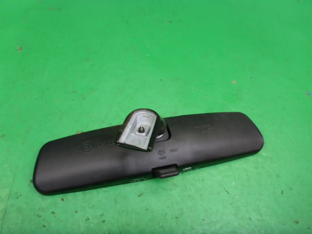 Зеркало заднего вида