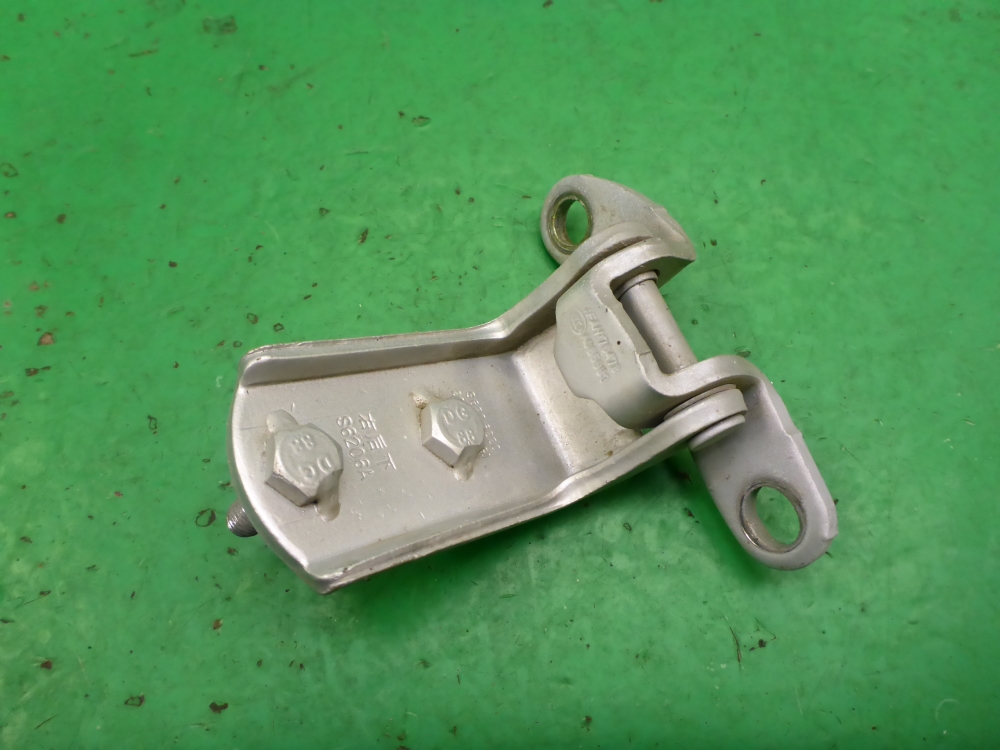 Петля двери задней правой нижняя