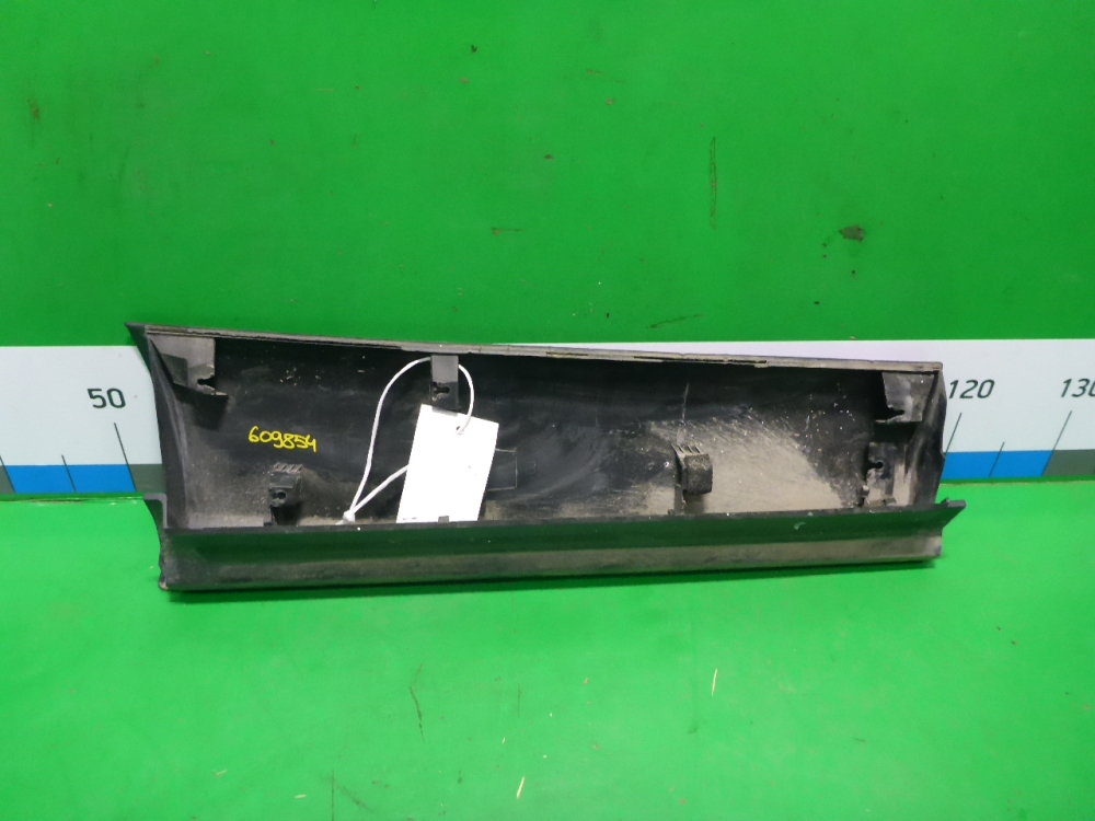 Накладка двери задней левой