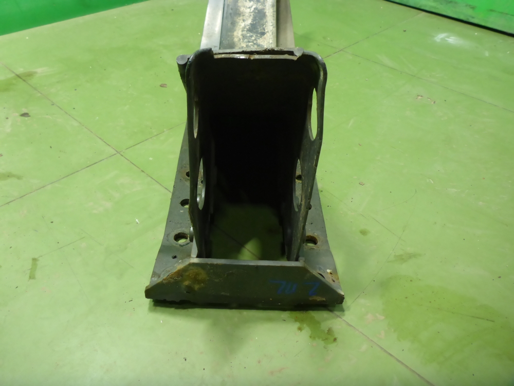 Кронштейн крепления топливного бака