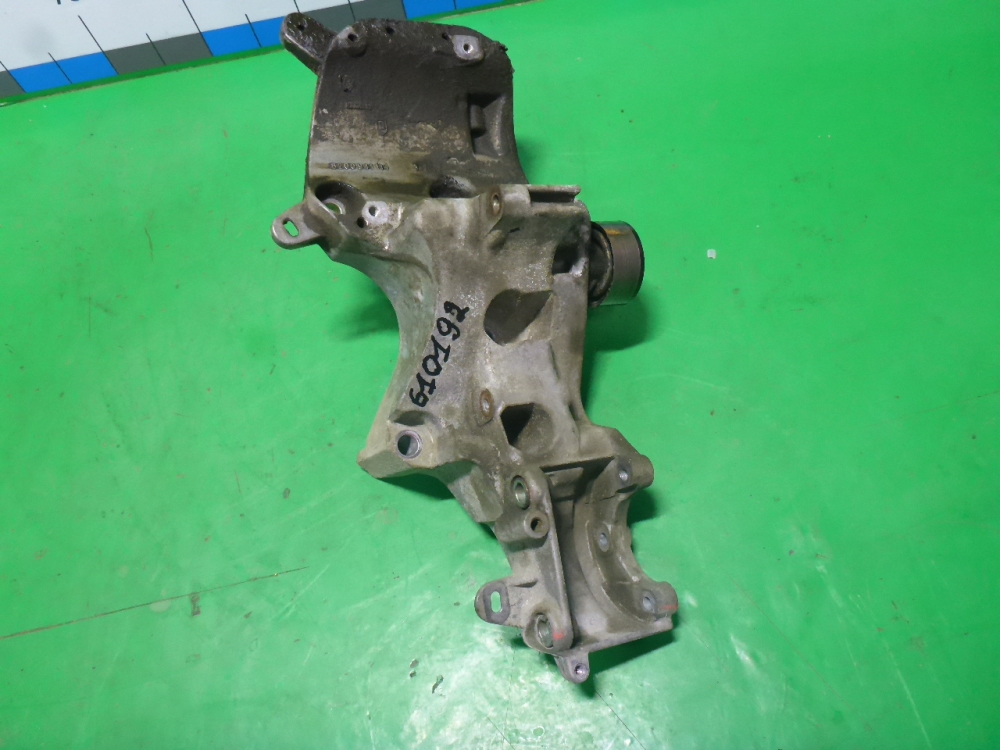 Кронштейн генератора