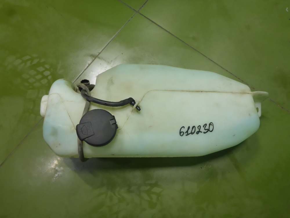 Бачок омывателя лобового стекла