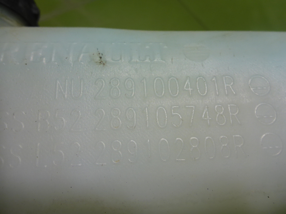 Бачок омывателя лобового стекла