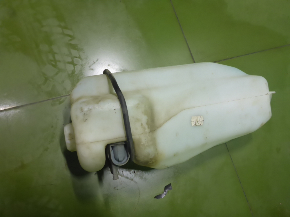 Бачок омывателя лобового стекла