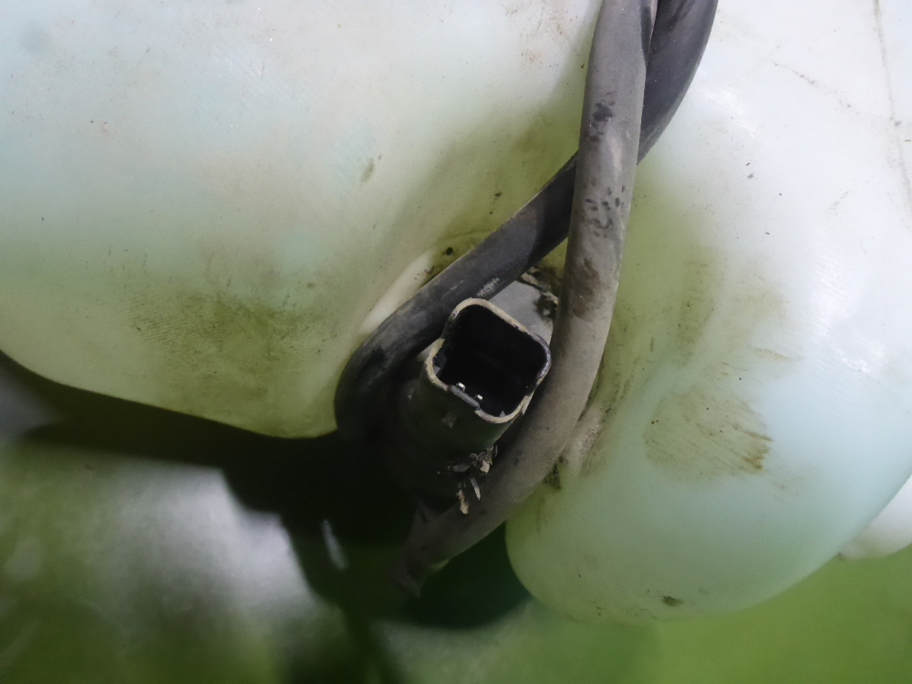 Бачок омывателя лобового стекла