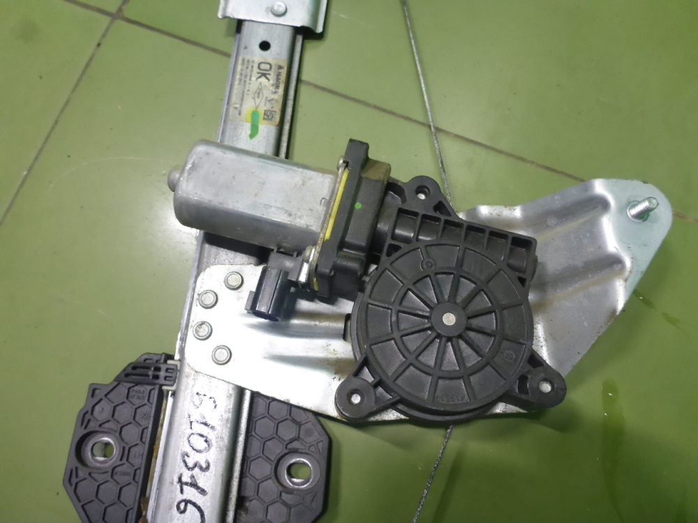 Стеклоподъемник электр. передний левый