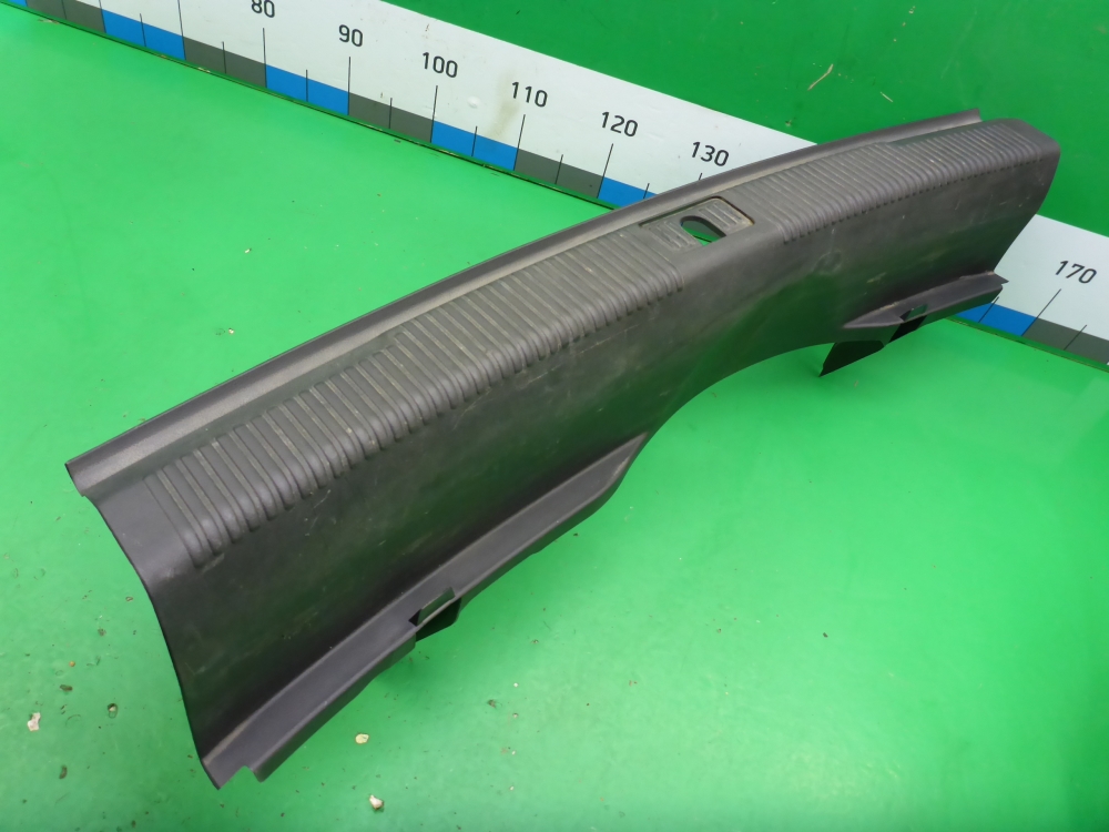 Обшивка багажника