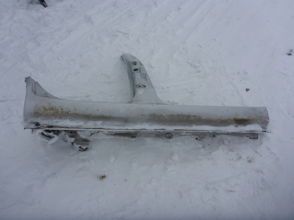 Порог со стойкой правый