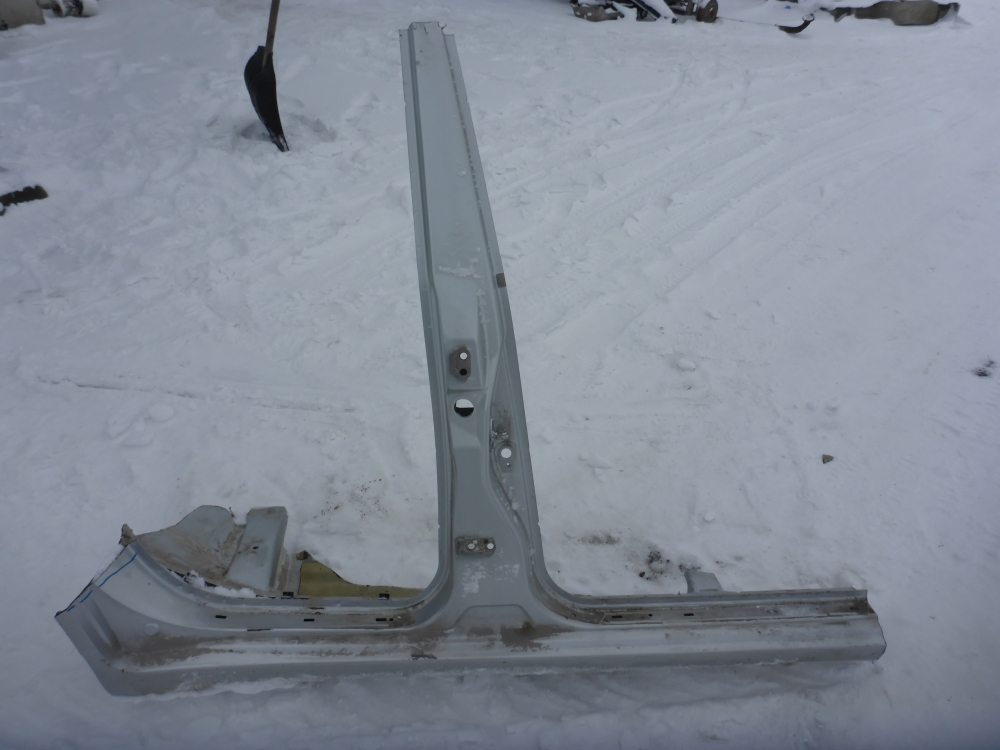 Порог со стойкой правый