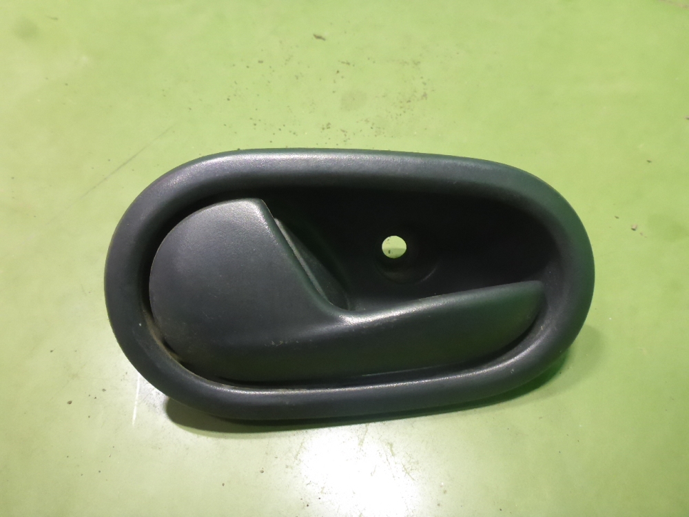 Ручка двери передней внутренняя левая