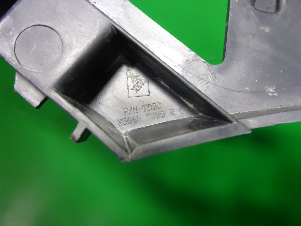 Кронштейн заднего бампера левый