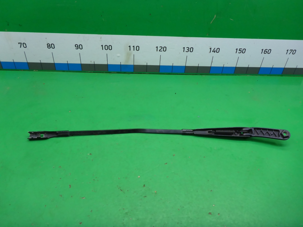 Поводок стеклоочистителя передний правый