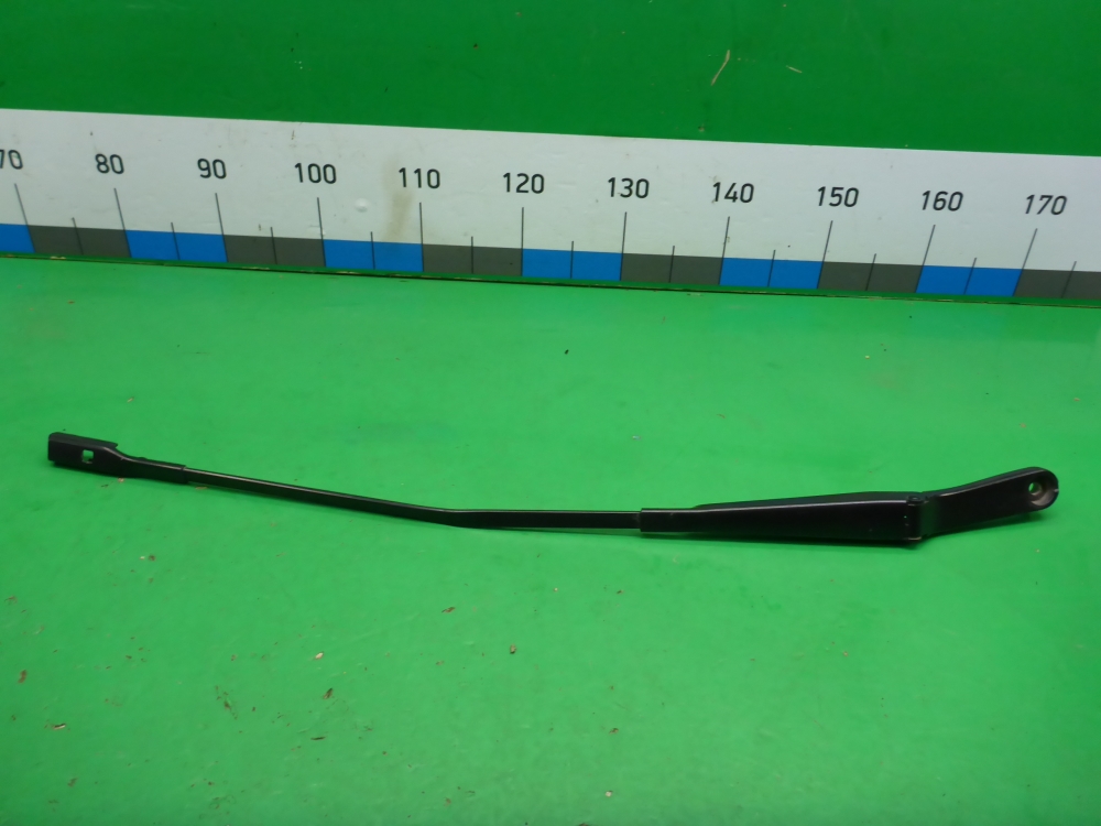 Поводок стеклоочистителя передний правый