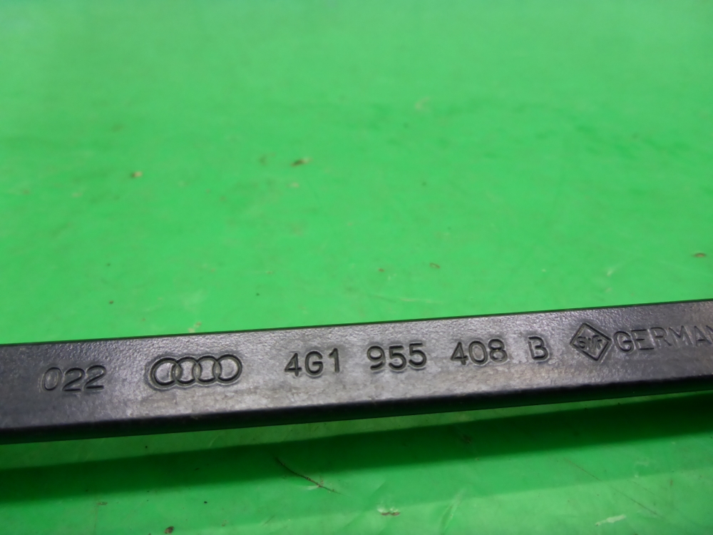 Поводок стеклоочистителя передний правый