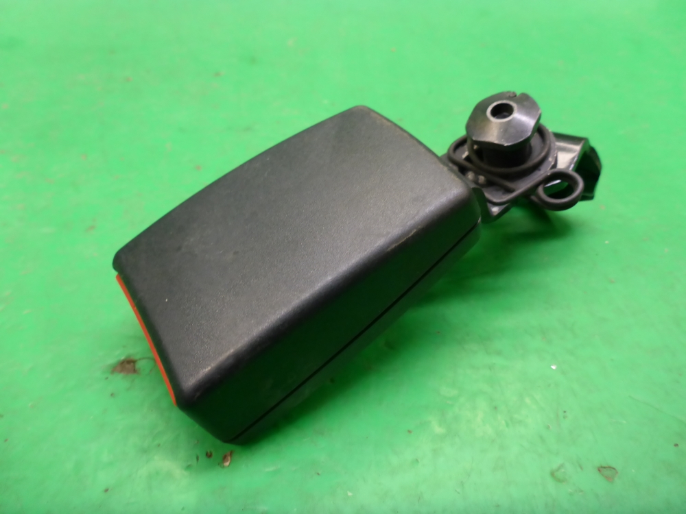 Ответная часть ремня безопасности