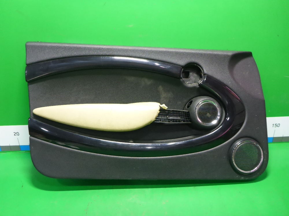 Обшивка двери передней левой