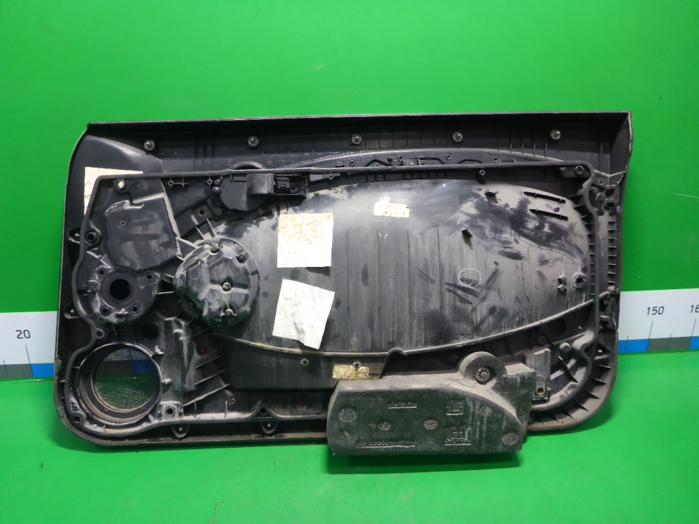 Обшивка двери передней левой