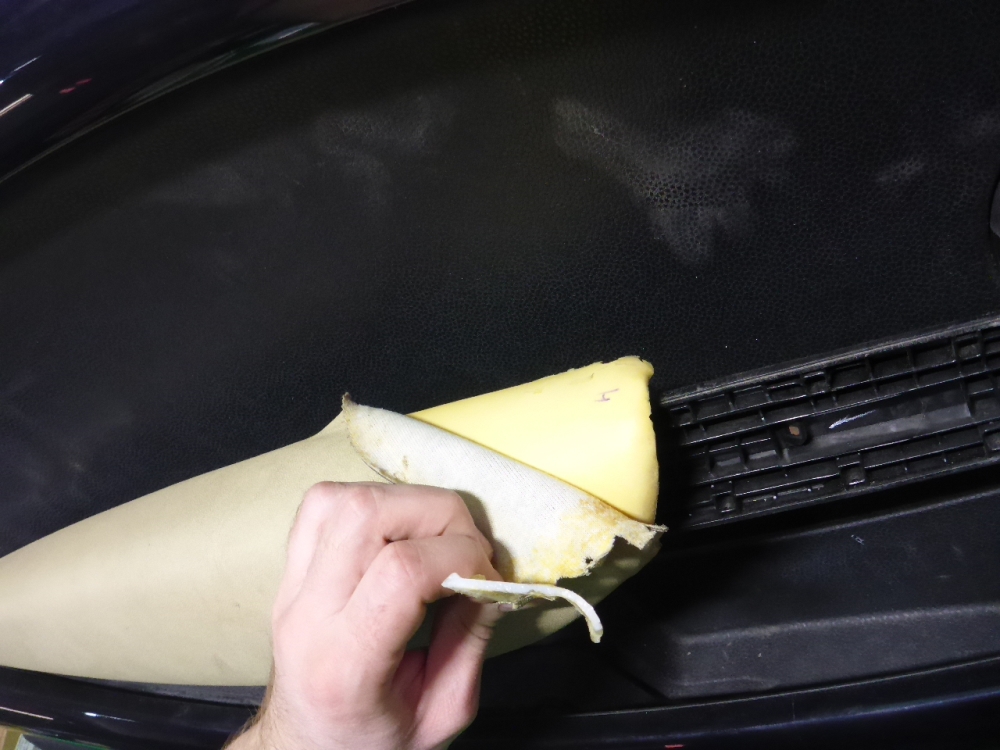 Обшивка двери передней левой