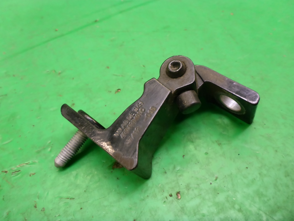 Петля двери задней левой верхняя