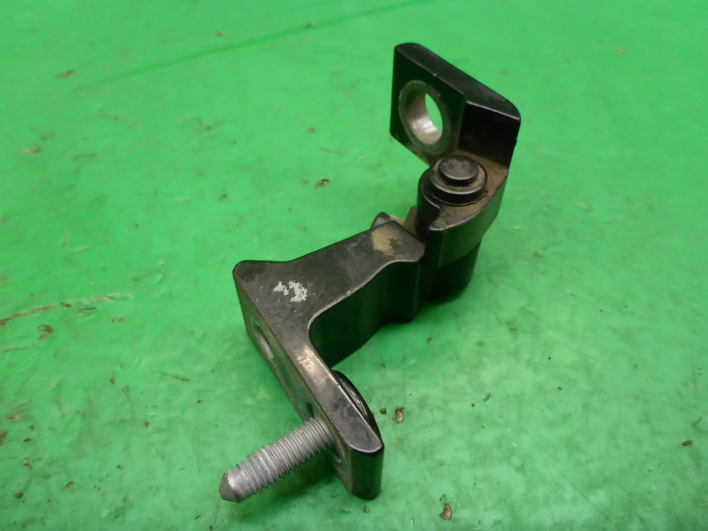 Петля двери задней левой верхняя