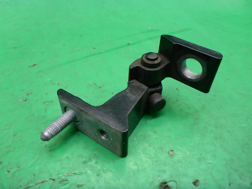 Петля двери задней правой верхняя