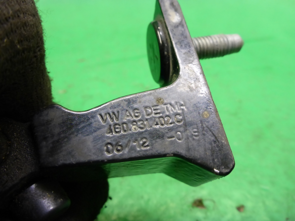 Петля двери задней правой верхняя