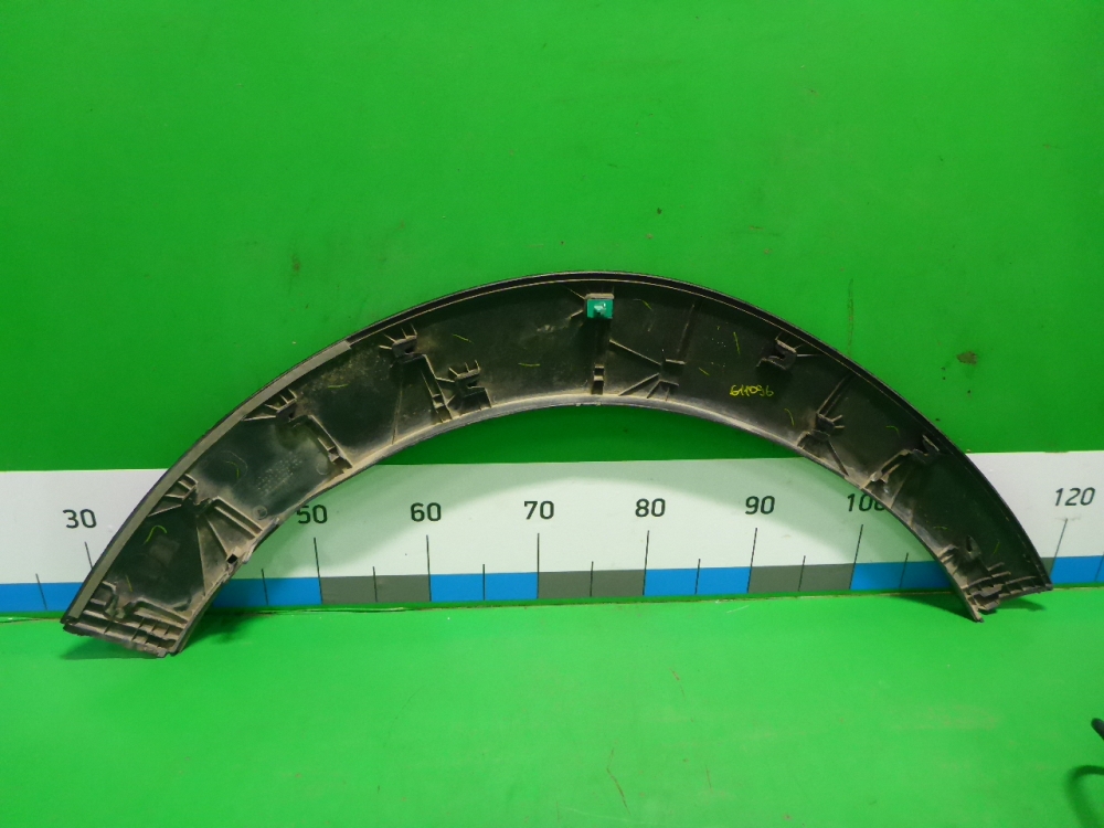 Накладка переднего крыла левого