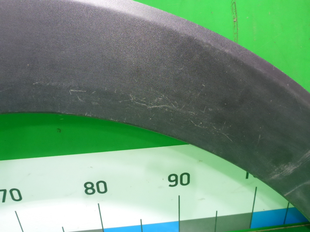 Накладка переднего крыла левого